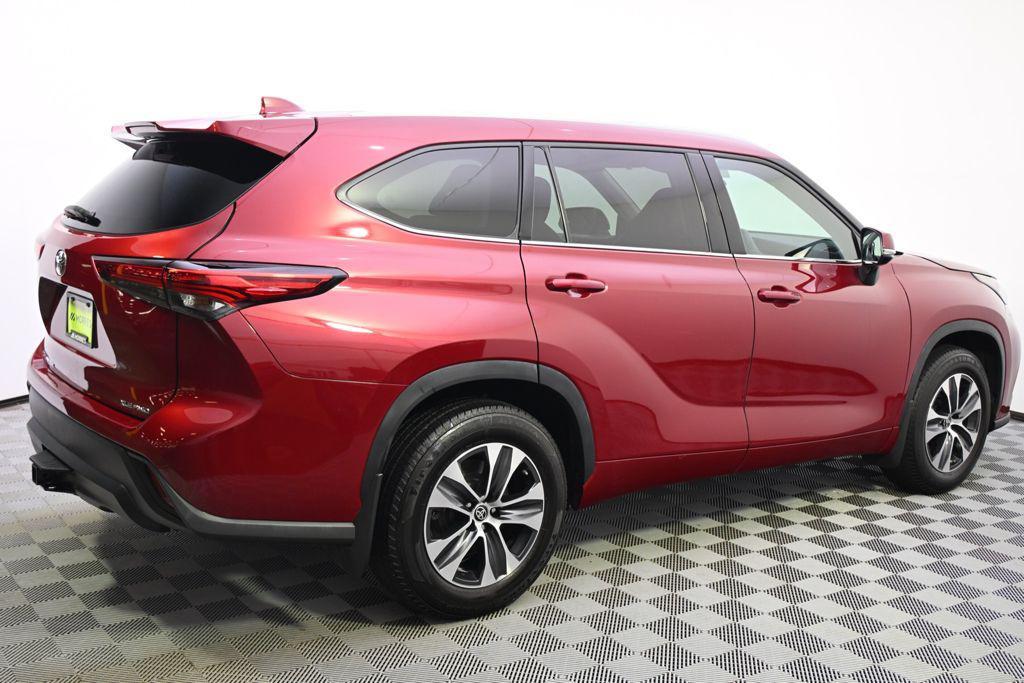 used 2022 Toyota Highlander car, priced at $33,244