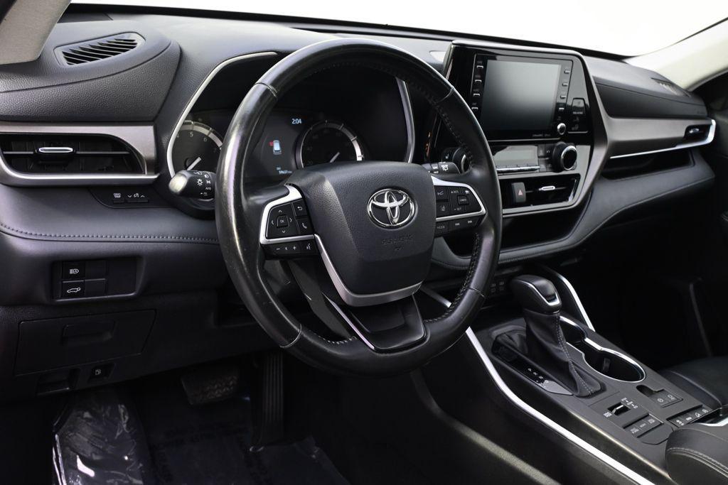 used 2022 Toyota Highlander car, priced at $33,244