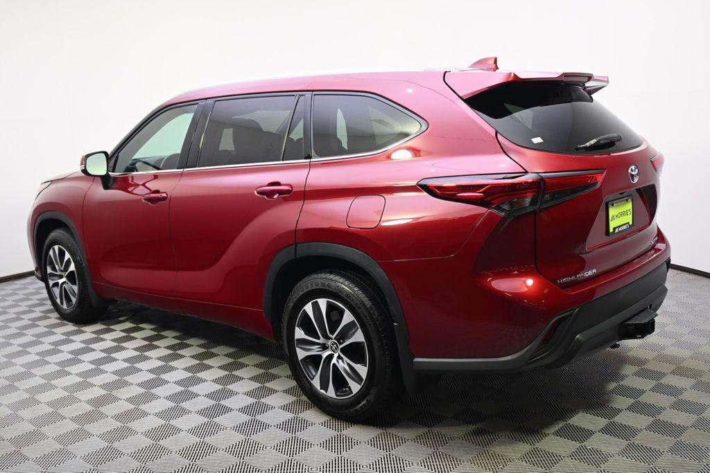used 2022 Toyota Highlander car, priced at $33,244