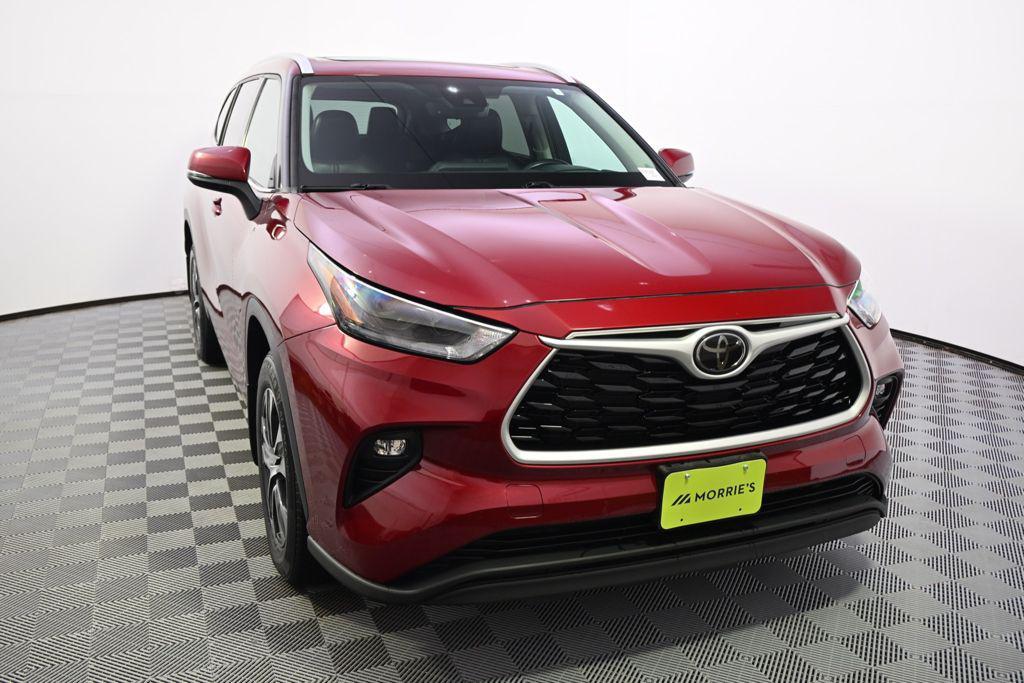 used 2022 Toyota Highlander car, priced at $33,244