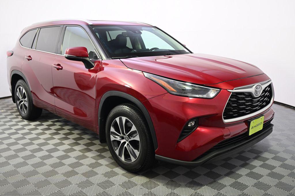 used 2022 Toyota Highlander car, priced at $33,244