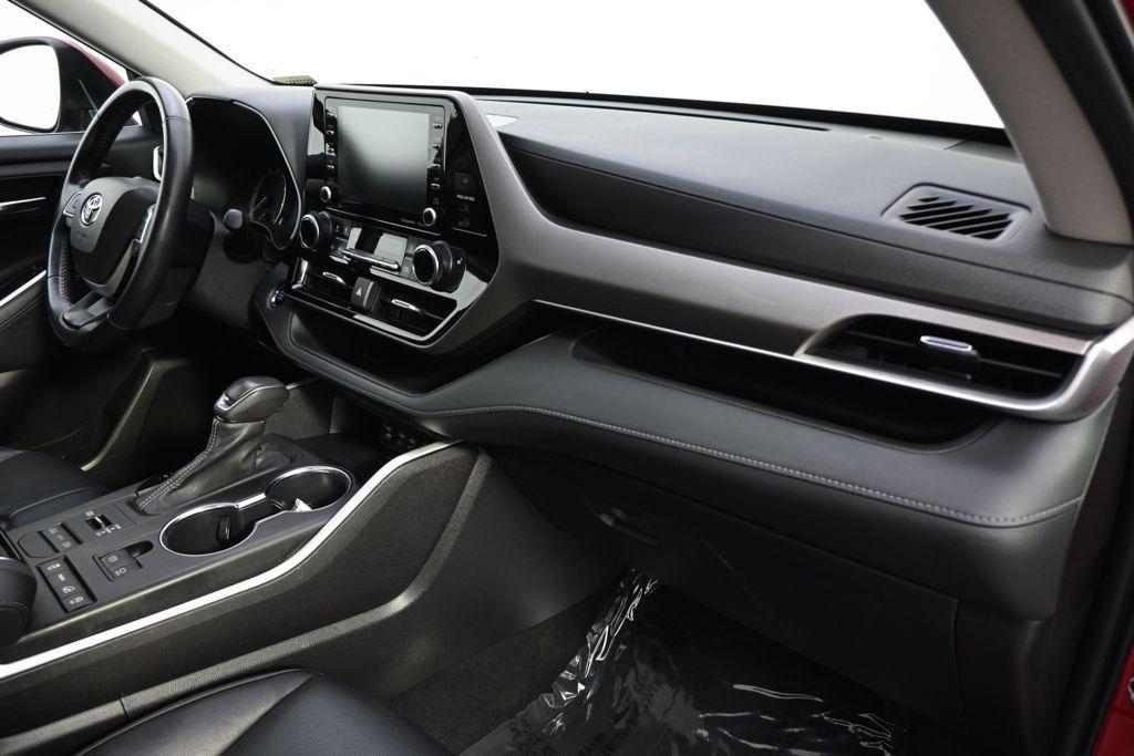 used 2022 Toyota Highlander car, priced at $33,244