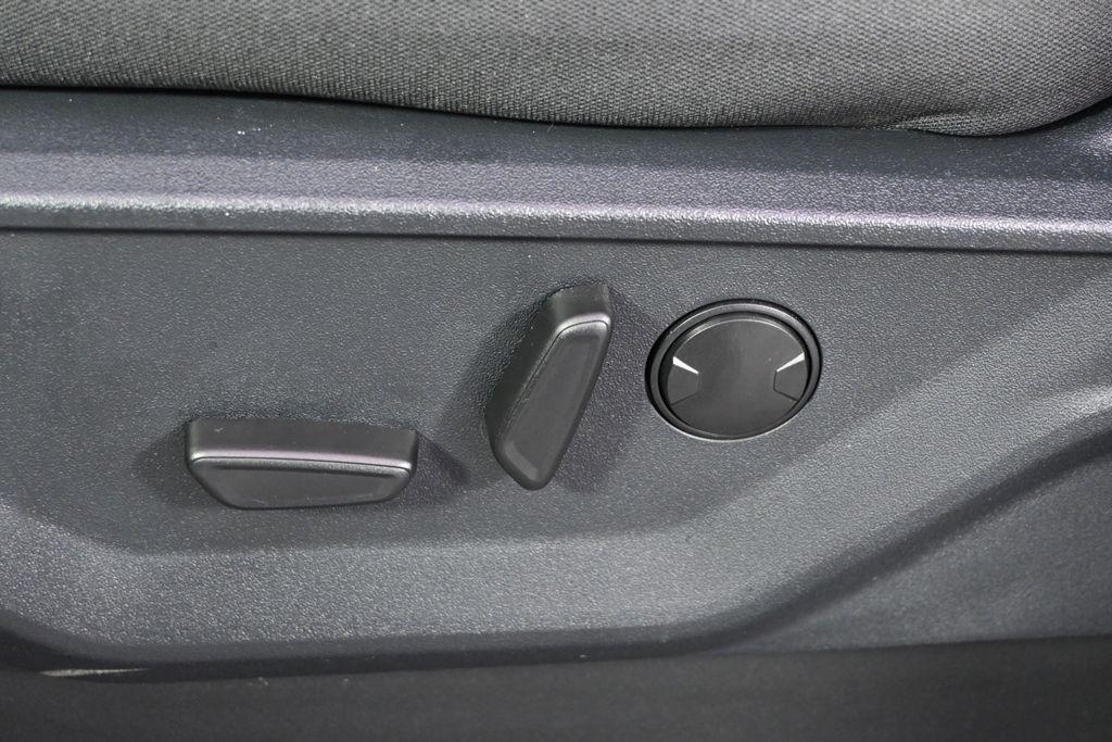 new 2025 Ford F-150 car, priced at $50,562