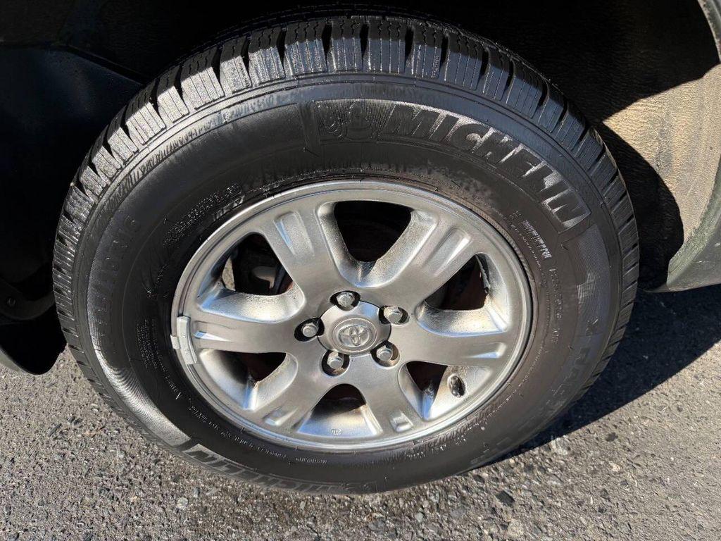used 2006 Toyota Highlander car, priced at $9,990