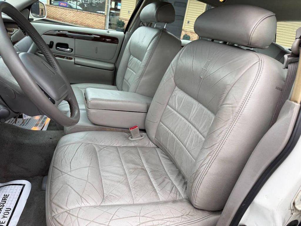 used 2000 Lincoln Town Car car, priced at $5,990