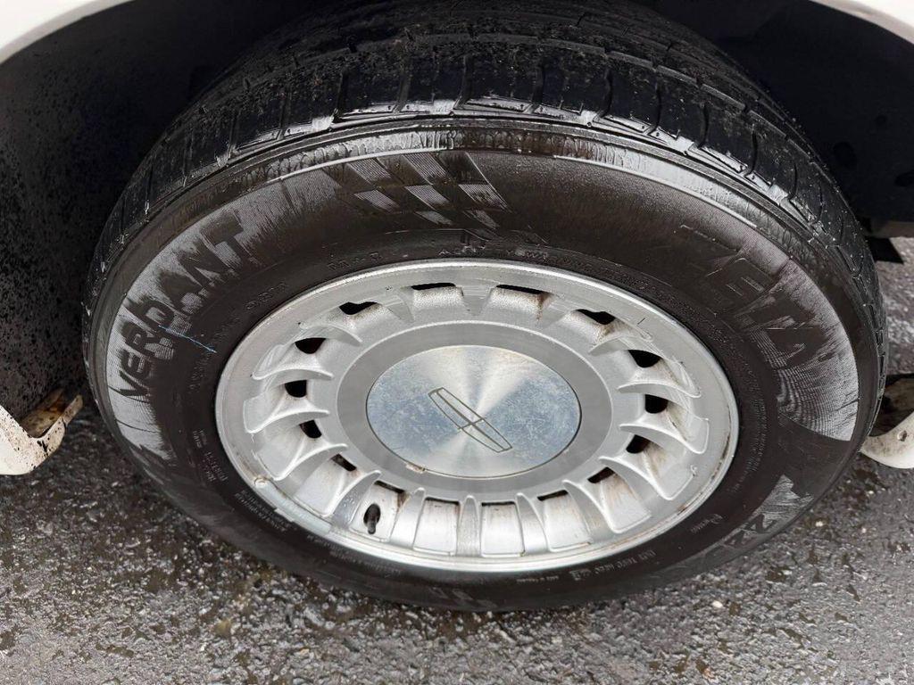 used 2000 Lincoln Town Car car, priced at $5,990