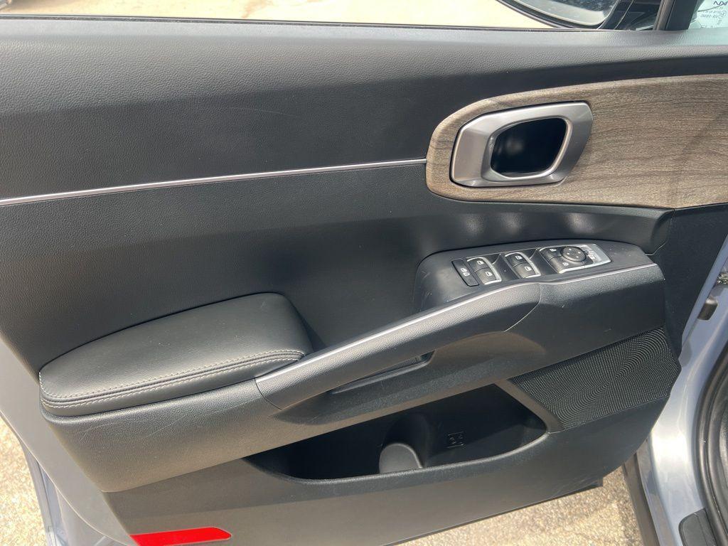used 2023 Kia Sorento car, priced at $32,498