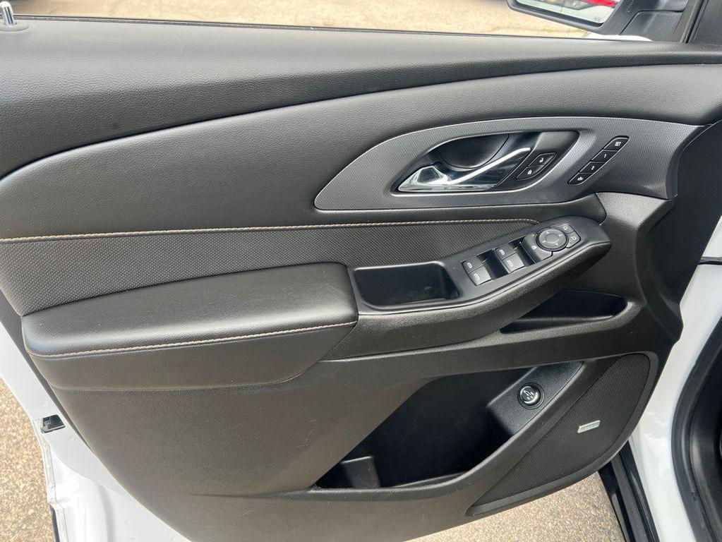 used 2021 Chevrolet Traverse car, priced at $25,998