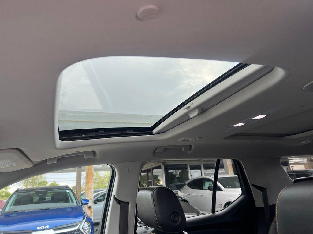used 2021 Chevrolet Traverse car, priced at $25,998