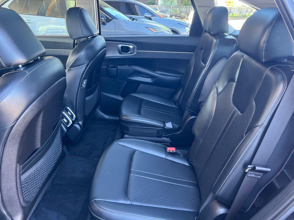 used 2023 Kia Sorento car, priced at $32,131