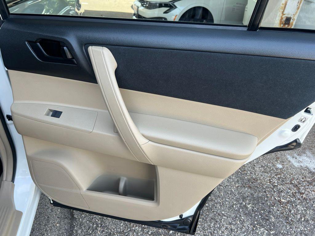 used 2013 Toyota Highlander car, priced at $17,795