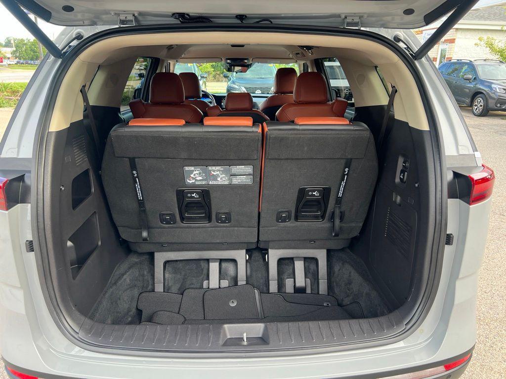 used 2023 Kia Carnival car, priced at $37,806