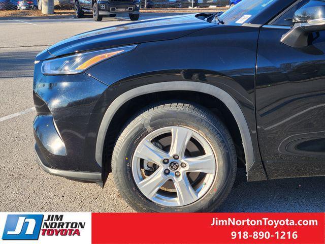 used 2023 Toyota Highlander car, priced at $30,465