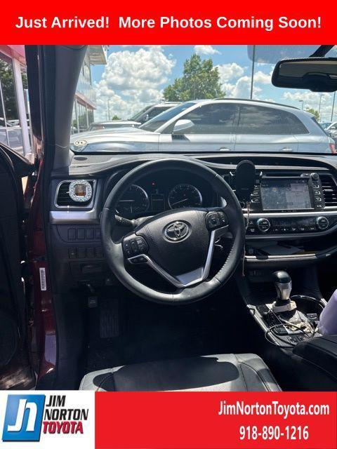 used 2016 Toyota Highlander car, priced at $21,917