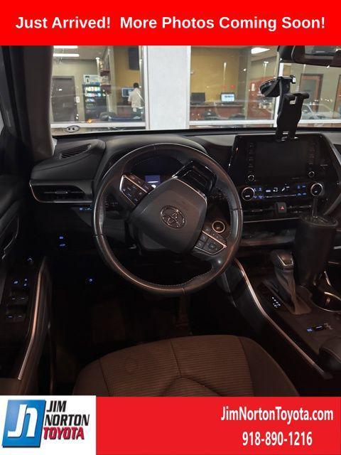 used 2021 Toyota Highlander car, priced at $26,326