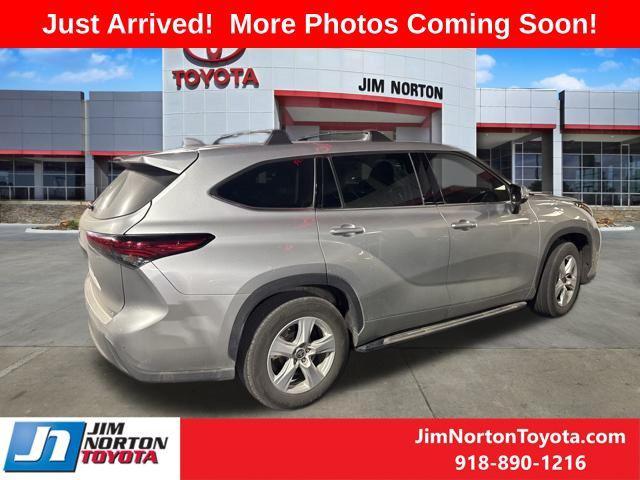 used 2021 Toyota Highlander car, priced at $26,326