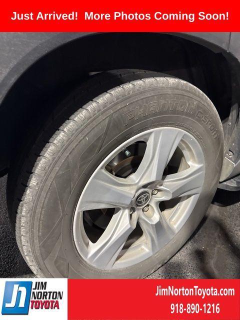 used 2021 Toyota Highlander car, priced at $26,326