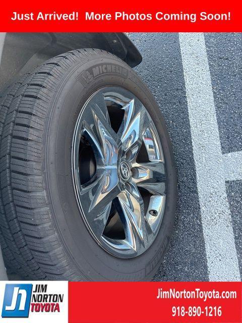 used 2017 Toyota Highlander car, priced at $27,387