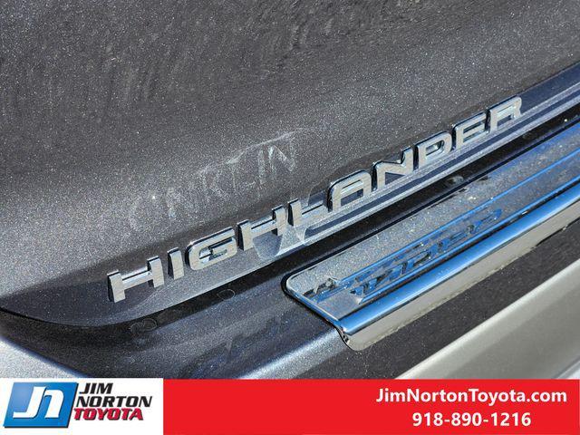 used 2025 Toyota Highlander car, priced at $52,434