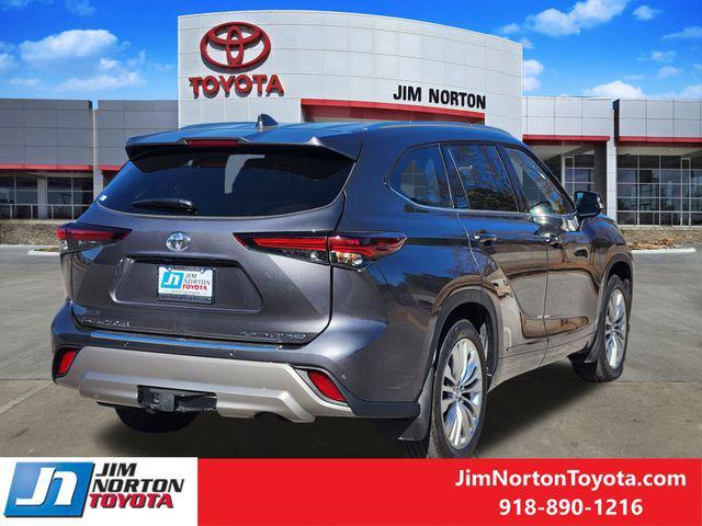 used 2025 Toyota Highlander car, priced at $52,434