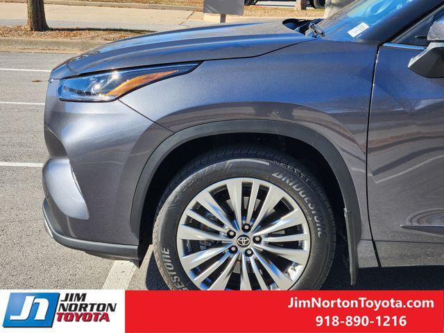 used 2025 Toyota Highlander car, priced at $52,434