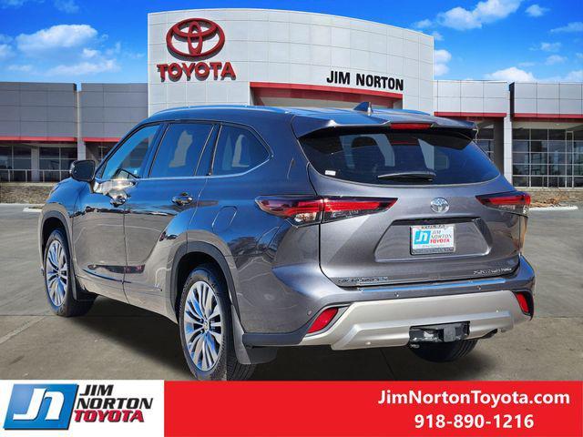 used 2025 Toyota Highlander car, priced at $52,434