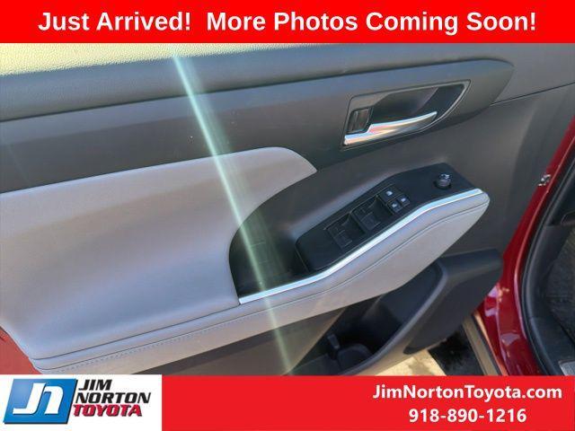 used 2023 Toyota Highlander car, priced at $35,897