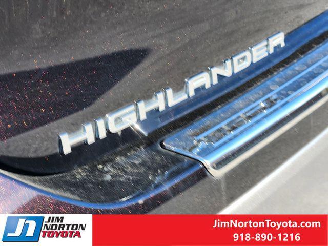 used 2022 Toyota Highlander car, priced at $39,976