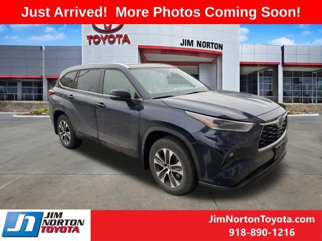 used 2021 Toyota Highlander car, priced at $32,016