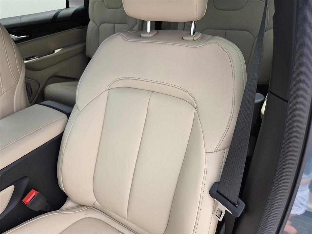 new 2026 Jeep Grand Cherokee L car, priced at $43,253