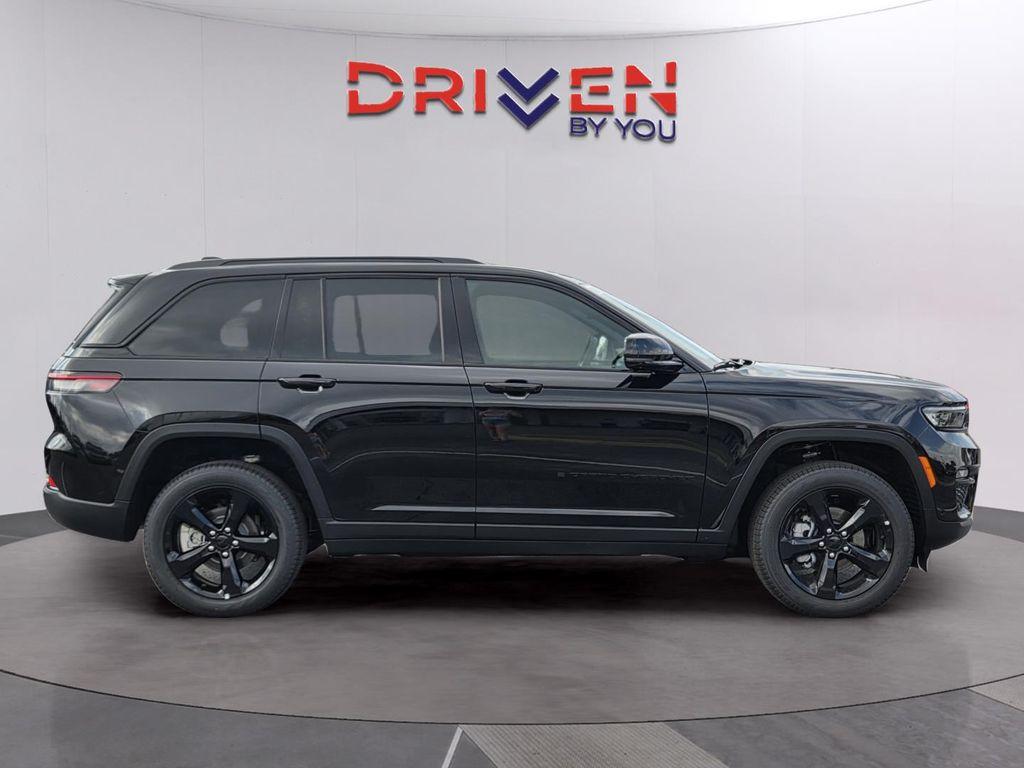 new 2025 Jeep Grand Cherokee car, priced at $44,033