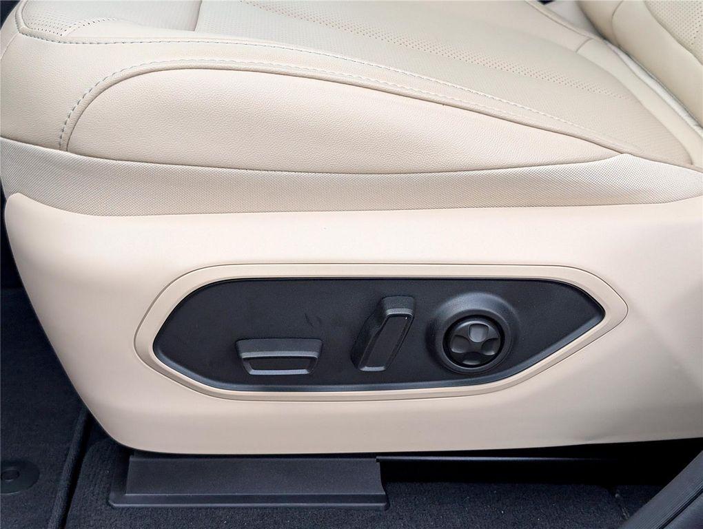 new 2025 Jeep Grand Cherokee car, priced at $42,770