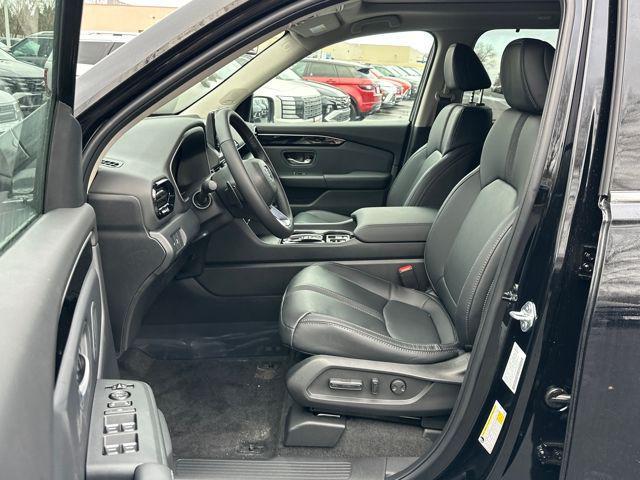 new 2025 Honda Pilot car, priced at $48,839