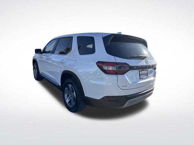 used 2025 Honda Pilot car, priced at $41,657