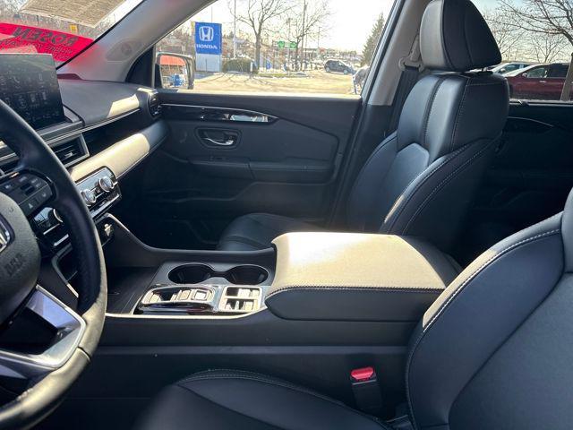 used 2025 Honda Pilot car, priced at $41,657