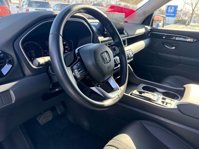 used 2025 Honda Pilot car, priced at $41,657