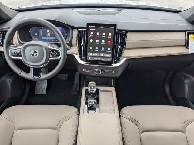 new 2025 Volvo XC90 Plug-In Hybrid car