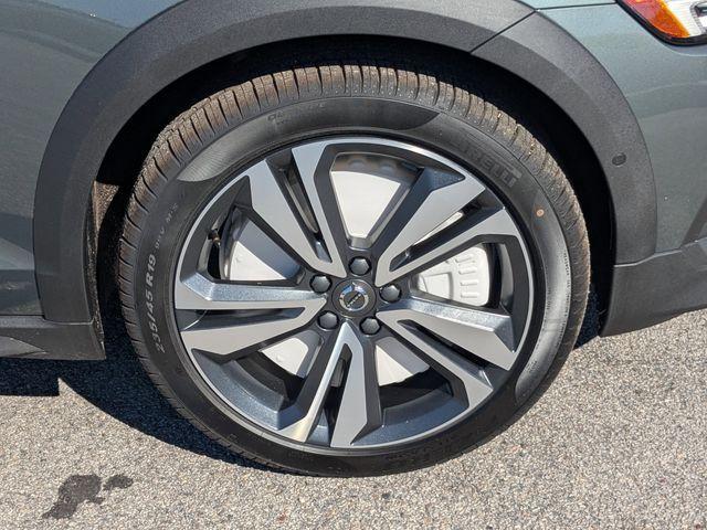 new 2026 Volvo V60 Cross Country car