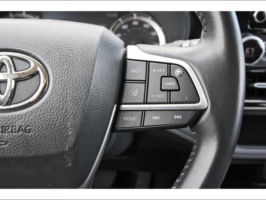 used 2024 Toyota Highlander car, priced at $33,255