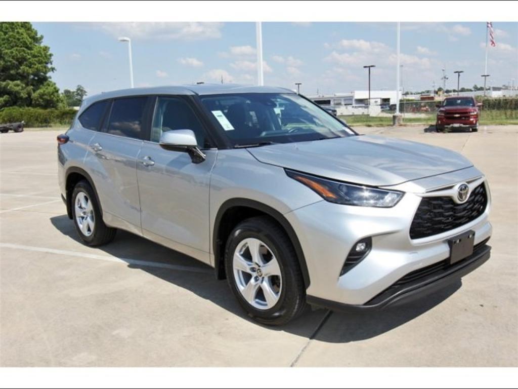 used 2024 Toyota Highlander car, priced at $29,995