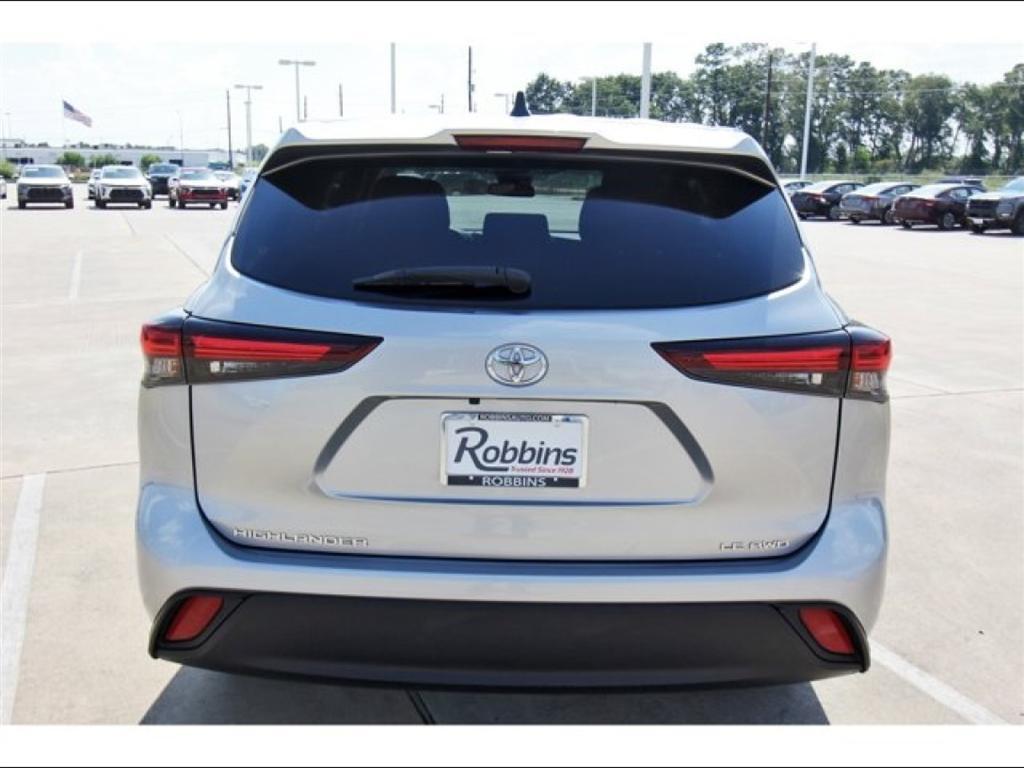 used 2024 Toyota Highlander car, priced at $29,995
