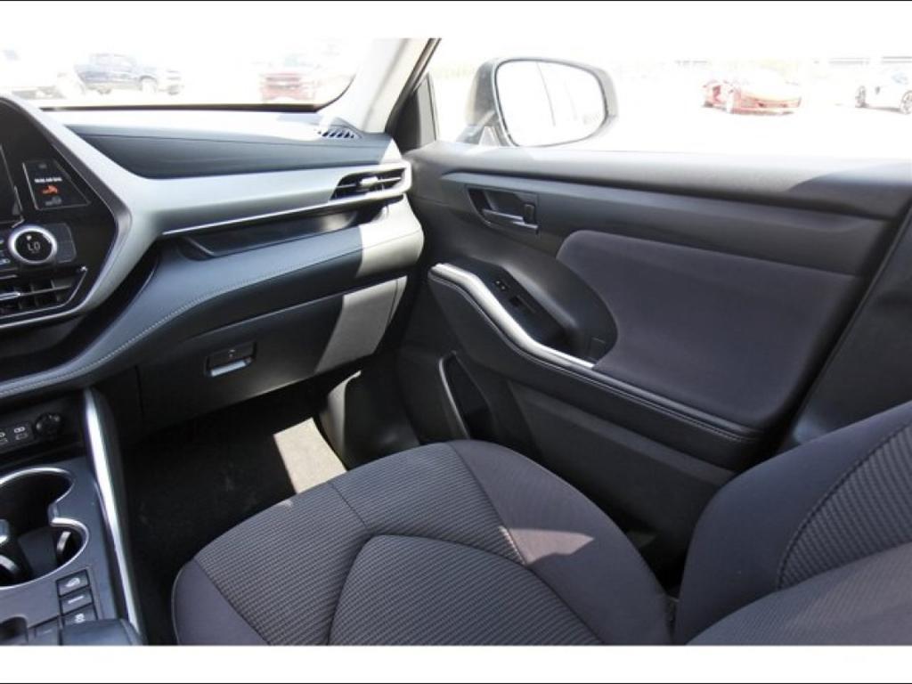 used 2024 Toyota Highlander car, priced at $29,995