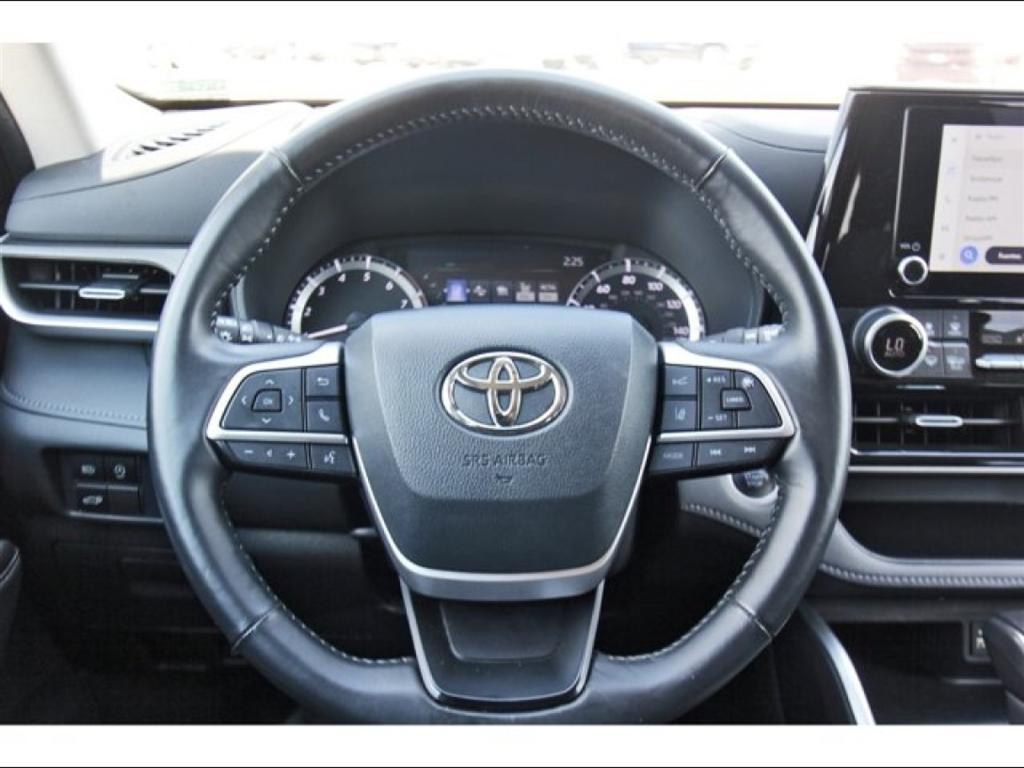 used 2024 Toyota Highlander car, priced at $29,995
