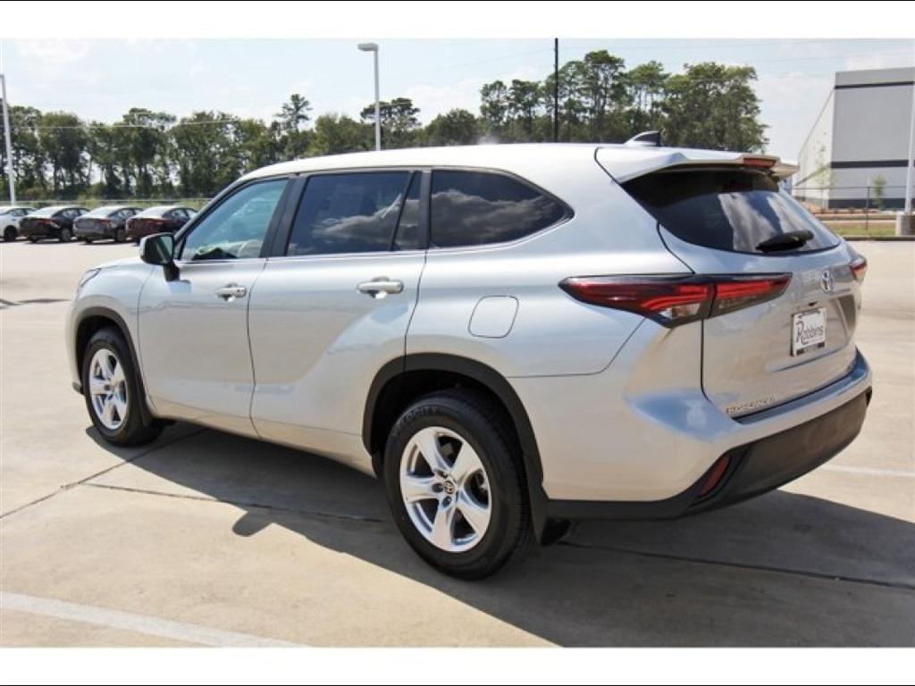 used 2024 Toyota Highlander car, priced at $29,995