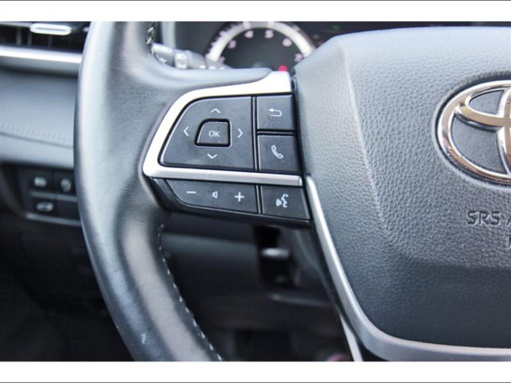 used 2024 Toyota Highlander car, priced at $29,995