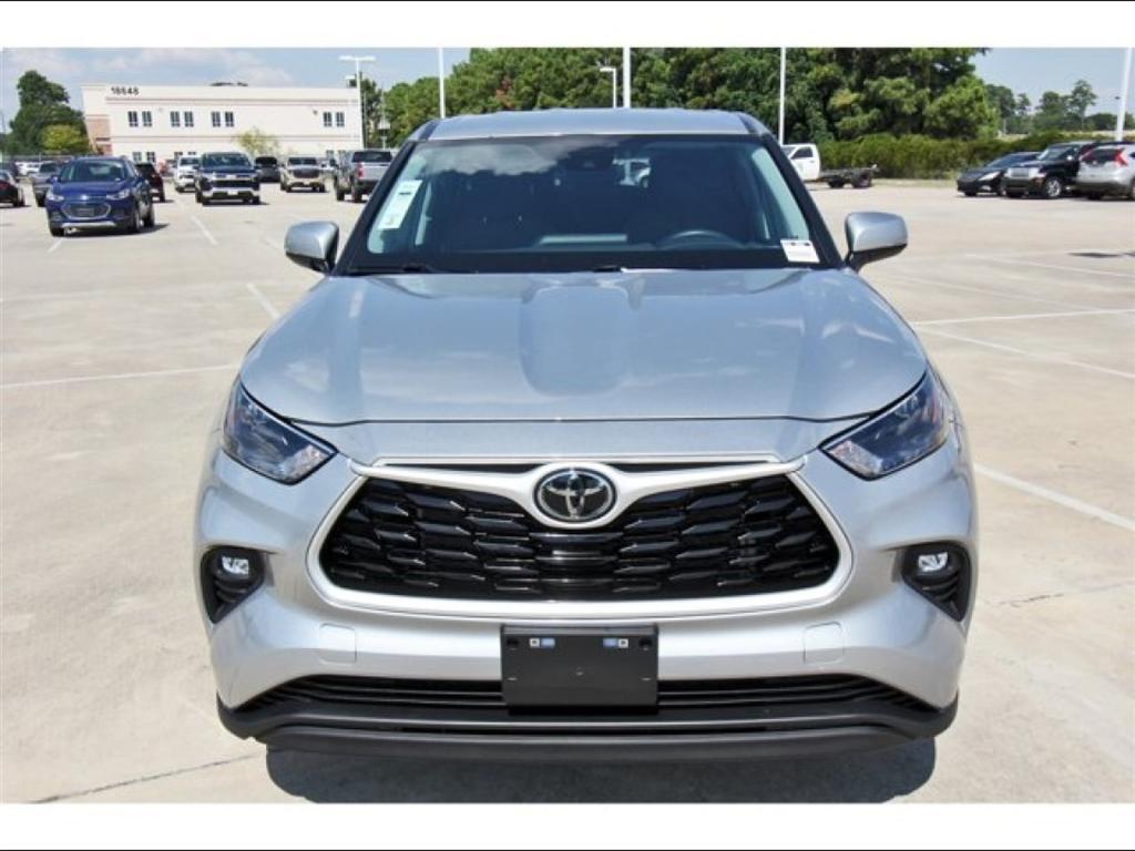 used 2024 Toyota Highlander car, priced at $29,995