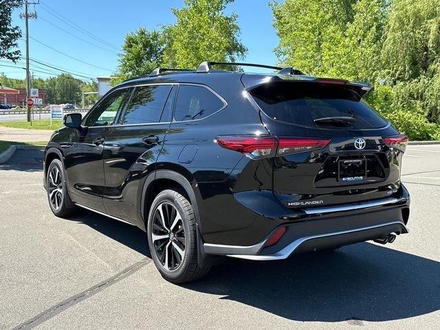 used 2021 Toyota Highlander car, priced at $36,586