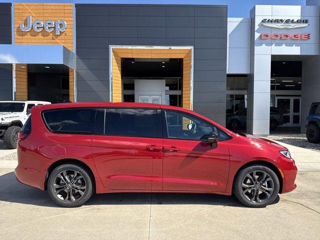 new 2026 Chrysler Pacifica car, priced at $43,999