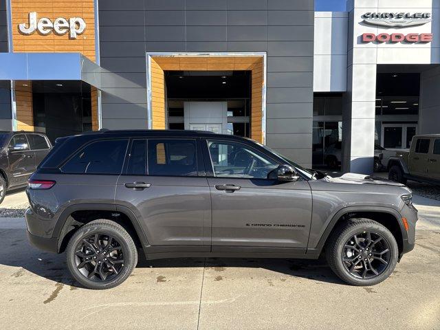 new 2025 Jeep Grand Cherokee car, priced at $49,749