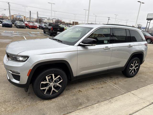 new 2025 Jeep Grand Cherokee car, priced at $47,749